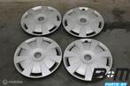 Set 16 inch wieldoppen Audi A3 8V 8V0601147D, Auto-onderdelen, Banden en Velgen, Gebruikt, Band(en)