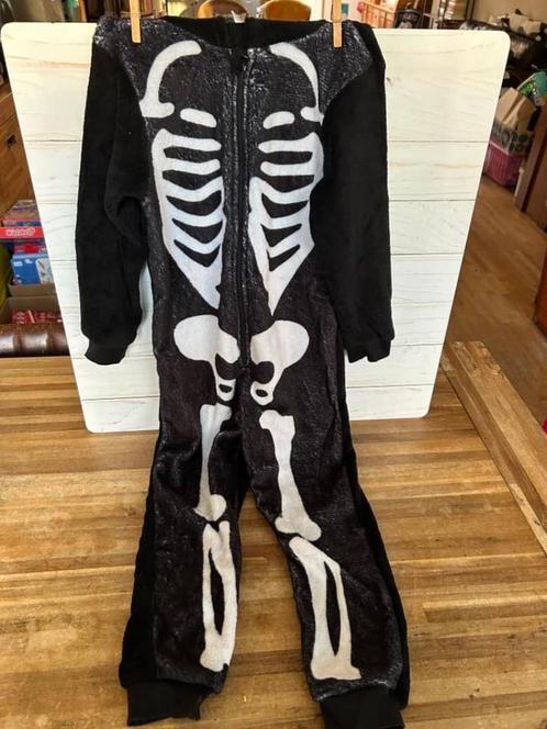 skelet onesie maat 122-128, Kinderen en Baby's, Carnavalskleding en Verkleedspullen, Gebruikt, Jongen of Meisje, 122 t/m 128, Ophalen of Verzenden