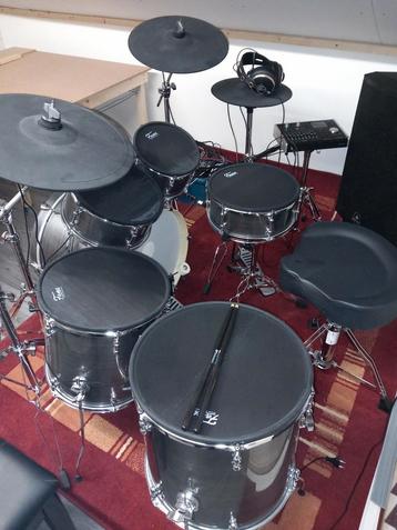 Elektronisch drumset beschikbaar voor biedingen