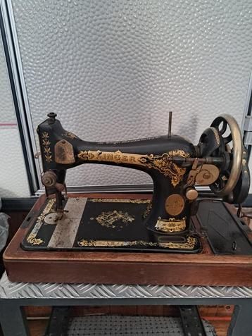 Te koop ouderwetse naaimaschiene 1928 Singer beschikbaar voor biedingen