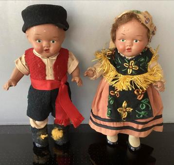 2 antieke popjes,22 cm hoog,van steen,beweegbare armen,benen beschikbaar voor biedingen