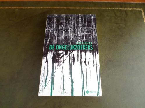 Tom Cooper - De Ongelukzoekers, Boeken, Thrillers, Zo goed als nieuw, Nederland, Ophalen of Verzenden