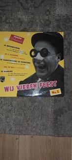 Wij vieren feest  nr. 2 Philips minigroove 33 1/2, Ophalen of Verzenden, Zo goed als nieuw, 10 inch, Levenslied of Smartlap