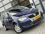 Volkswagen Touran 1.6 16V FSI Freestyle / Cruise / Navi / AC, Voorwielaandrijving, Stof, Zwart, 4 cilinders