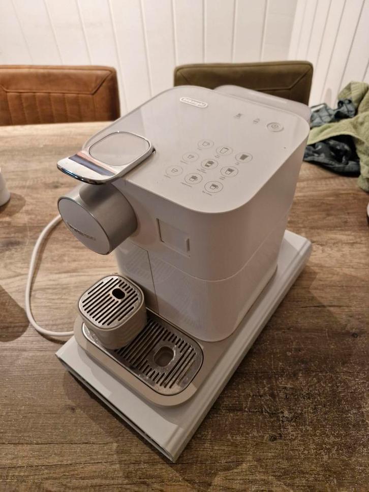 Nespresso Grand Latissima Touch met cuplade, Witgoed en Apparatuur, Koffiezetapparaten, Zo goed als nieuw, Koffiepads en cups