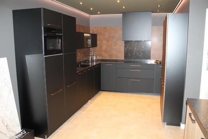Showroom keuken Nolte Feel zwart mat anti vingerprint, Huis en Inrichting, Keuken | Complete keukens, Nieuw, Hoekkeuken, Zwart