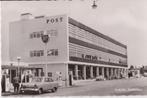 Tilburg, Postkantoor met auto's Ford Taunus P2 17M, Ophalen of Verzenden, Gelopen, Noord-Brabant