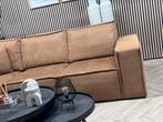 ZGAN Industriële Cognac Hoekbank - 262 x 237, Huis en Inrichting, Ophalen, 250 tot 300 cm, Industrieel cognac hoekbank warm interieur modern