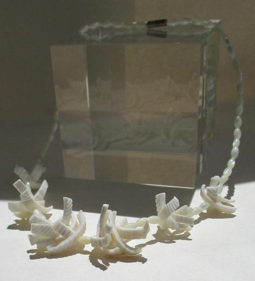 KSP01-Wit Parelmoer-Witte Schelp Rosetjes-combi-43cm., Sieraden, Tassen en Uiterlijk, Kettingen, Nieuw, Steen of Mineraal, Wit