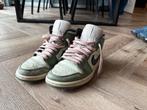 Air Jordans maat 37,5 in goede staat, Kleding | Dames, Schoenen, Ophalen of Verzenden, Zo goed als nieuw, Sneakers of Gympen