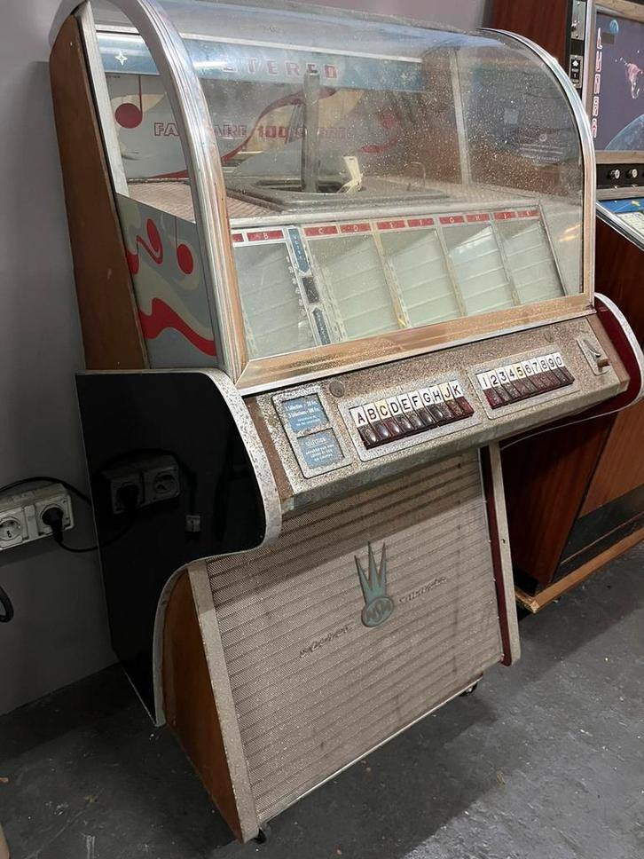 Authentieke jubox met nieuwe geluidsinstallatie, Verzamelen, Automaten | Jukeboxen, Zo goed als nieuw, Overige merken, 1970 tot heden