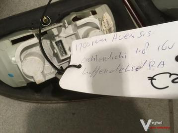 Toyota avensis achterlicht L+R in kofferbak in achter scherm beschikbaar voor biedingen