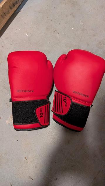 Bokshandschoenen Outshock 10 oz beschikbaar voor biedingen
