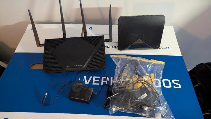 Synology RT2600 en MR2200, Computers en Software, Routers en Modems, Zo goed als nieuw, Router, Ophalen