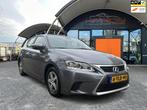 Lexus CT 200h NAVI TREKH NW MODEL NL-AUTO, Auto's, Lexus, 28 km/l, Gebruikt, 4 cilinders, Alcantara