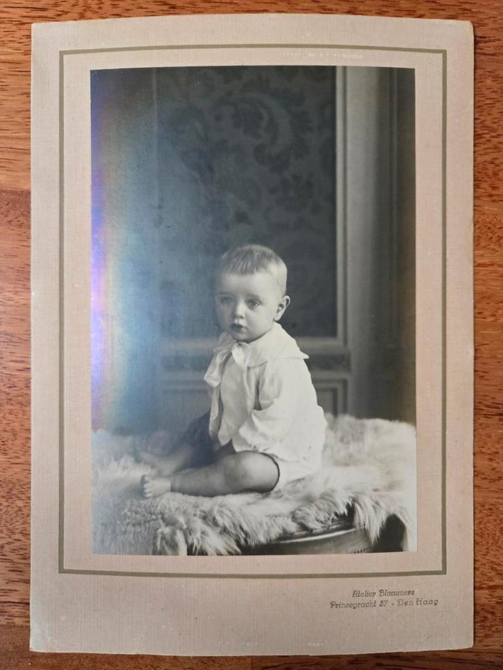 Vintage Foto Baby - Atelier Blommers Den Haag, Verzamelen, Foto's en Prenten, Gebruikt, Kind, Voor 1940, Ophalen of Verzenden