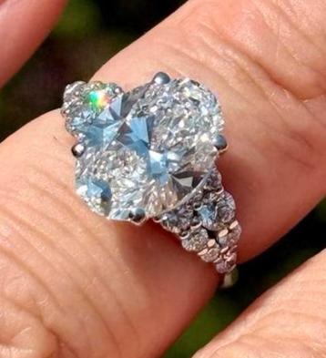 18K gouden ring met maar liefst 4.72 caraat aan diamanten!! beschikbaar voor biedingen