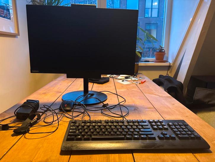 Lenovo ThinkCentre M720 Tiny + 24" Monitor, Computers en Software, Desktop Pc's, Gebruikt, Onbekend, SSD, 8 GB, Met monitor, Ophalen