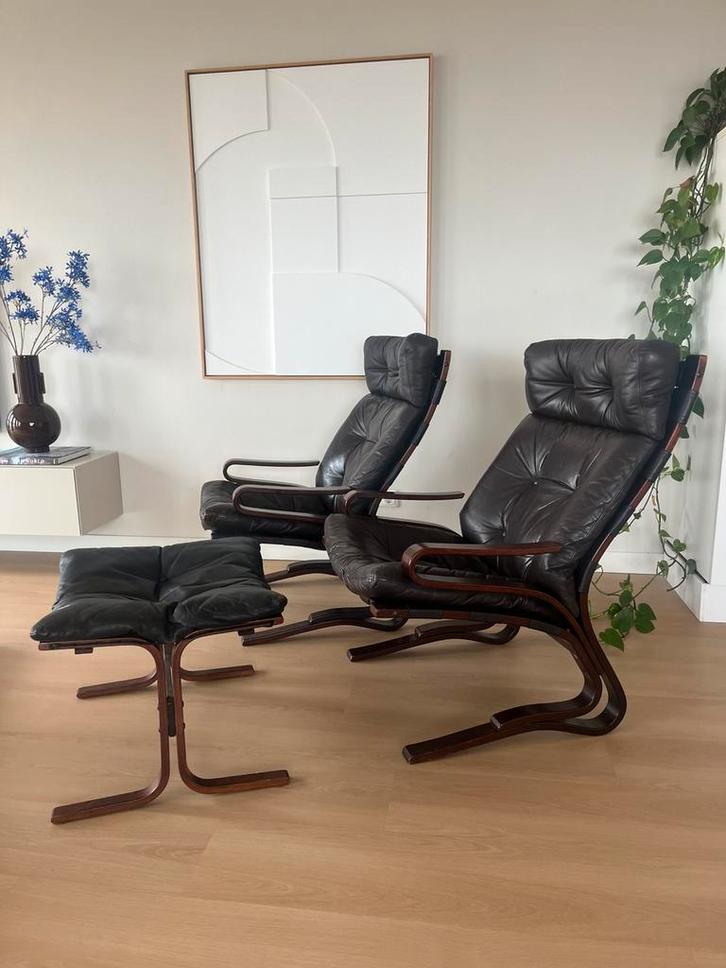 Einar Hove ‘Skyline’ stoelen + Ingmar Relling voetenbank, Huis en Inrichting, Fauteuils, Gebruikt, Hout, Leer, 50 tot 75 cm, 75 tot 100 cm