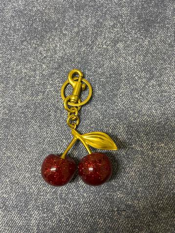 Leuke kersen sleutelhanger beschikbaar voor biedingen