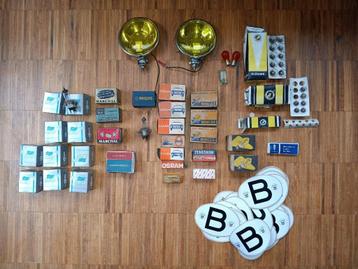 Lot oude autolampen / mistlampen / stickers beschikbaar voor biedingen
