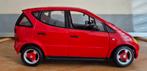 Mercedes-Benz A140, 1:18 rood (Maisto), Hobby en Vrije tijd, Modelauto's | 1:18, Ophalen of Verzenden, Zo goed als nieuw, Maisto