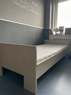 Eenpersoonsbed inclusief matras en lattenbodum, Huis en Inrichting, Slaapkamer | Bedden, Crème, 90 cm, Zo goed als nieuw, Ophalen