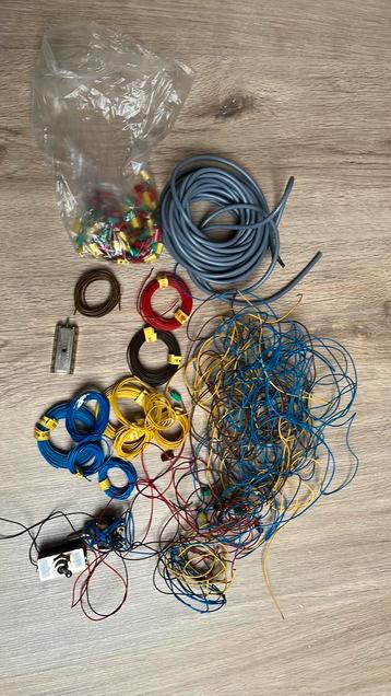 Kabels en connectoren beschikbaar voor biedingen