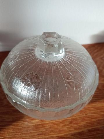 Vintage glazen  bonbonnière  beschikbaar voor biedingen