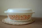 Vintage Arcopal Scania ovenschotel met bloemmotief, Gebruikt, Ophalen of Verzenden, Glas, Kom(men)