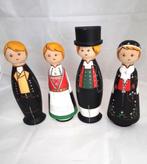 Noorse houten beeldjes in traditionele kleding geschilderd, Antiek en Kunst, Ophalen of Verzenden