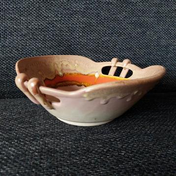 Majolica Schaal met 11 schaaltjes  beschikbaar voor biedingen