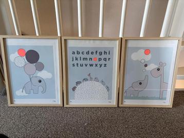 3 Done by Deer kinderposters ingelijst beschikbaar voor biedingen