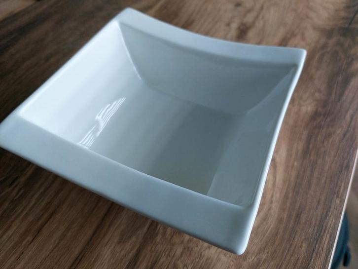 Vierkante soepkommen + broodbordjes, Huis en Inrichting, Keuken | Servies, Zo goed als nieuw, Kom(men), Overige stijlen, Aardewerk