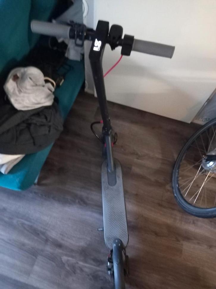 Elektrische step met lader - 25km/u, Fietsen en Brommers, Steps, Gebruikt, Elektrische step (E-scooter), Ophalen of Verzenden