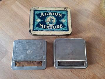 Vintage tabaksdozen /blikken beschikbaar voor biedingen