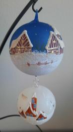 2 mooie glazen bollen met winters motief, Ophalen of Verzenden
