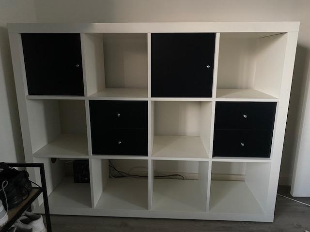Kallax vakkenkast (12 vakken) met 2 deuren en 4 lades, Huis en Inrichting, Kasten | Boekenkasten, Gebruikt, 100 tot 150 cm, 100 tot 150 cm