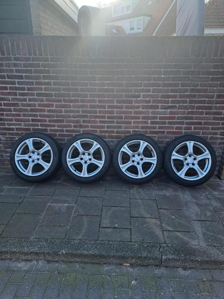 Volkswagen passat sportvelgen 17 inch met winter banden, Auto-onderdelen, Banden en Velgen, Banden en Velgen, Winterbanden, 17 inch