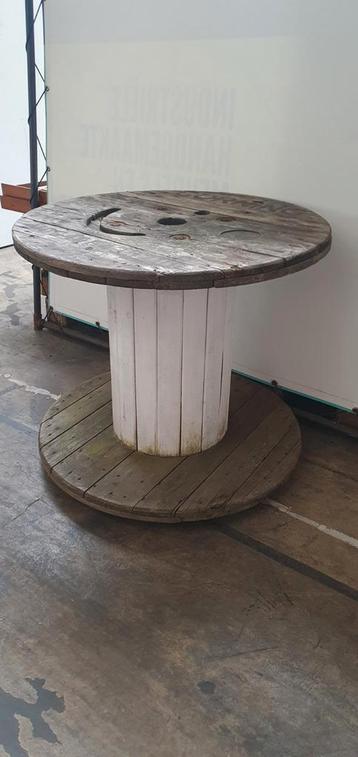 Oude Kabelhaspel Tafel beschikbaar voor biedingen