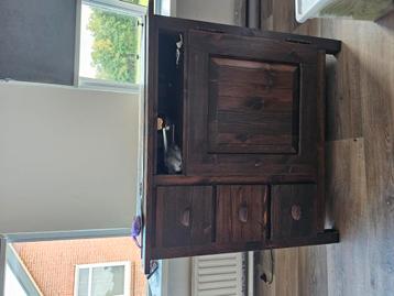 Tv kast beschikbaar voor biedingen