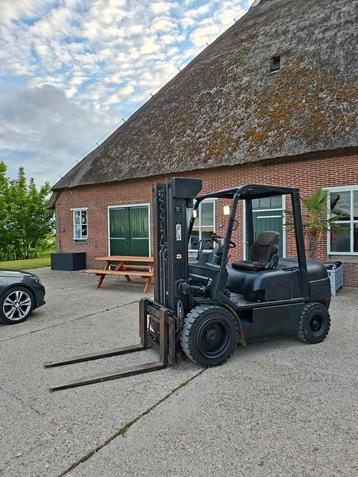 Heftruck Patria 3 ton diesel triplomast 470cm sideshift  beschikbaar voor biedingen