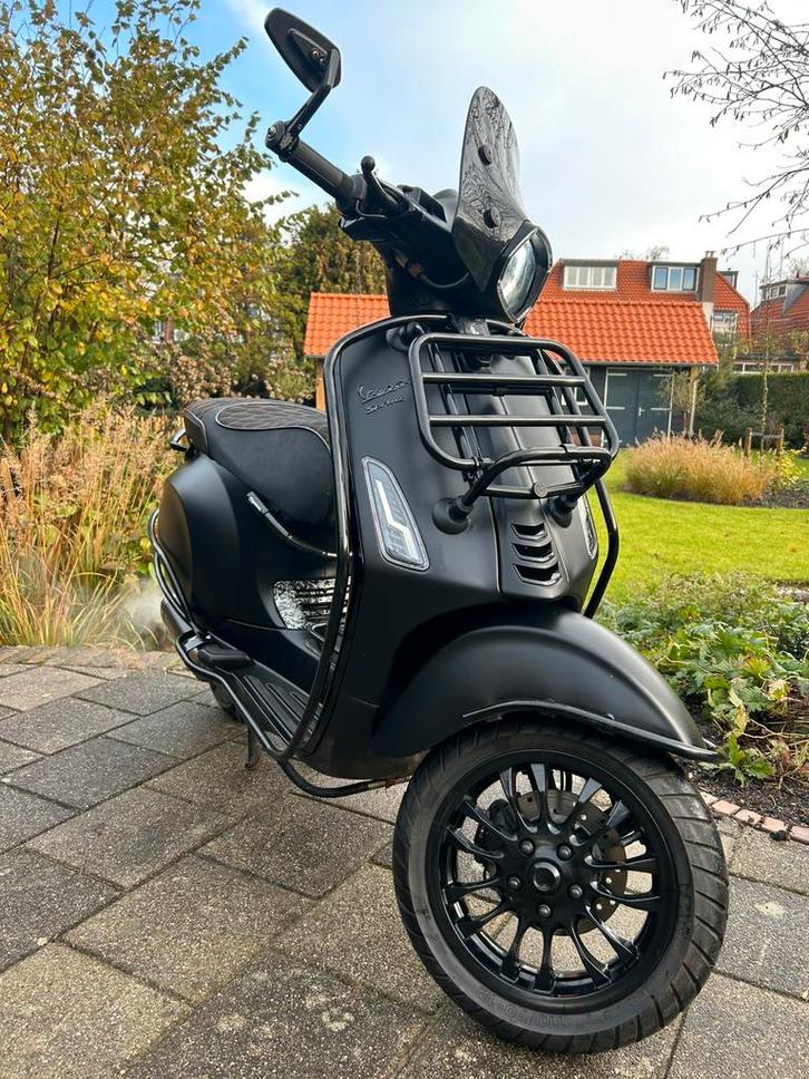 Full option vespa sprint I-Get Akra 80cc Alarm BROM 12114 km, Fietsen en Brommers, Scooters | Vespa, Zo goed als nieuw, Overige modellen