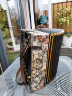 Hohner Carmen 1 accordeon
Uit de jaren 60, Muziek en Instrumenten, Ophalen, Gebruikt, Hohner