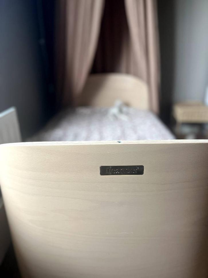 Leander junior/peuterbed in whitewash, Kinderen en Baby's, Kinderkamer | Bedden, Gebruikt, 140 tot 160 cm, 70 tot 85 cm, Lattenbodem