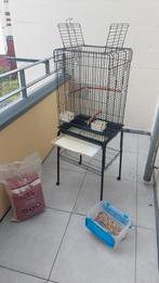 Te koop  grote papegaaien- vogel kooi op standaa, Dieren en Toebehoren, Ophalen, Zo goed als nieuw, Metaal, Vogelkooi