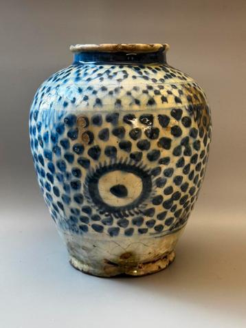 Perzische blauw-witte geglazuurde pot beschikbaar voor biedingen