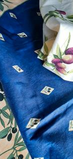 Italiaans afneembaar gecoat tafelkleed en rond frans tafelkl, Huis en Inrichting, Tafelkleden, Ophalen of Verzenden, Gebruikt