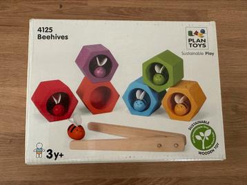 Plan toys beehives beschikbaar voor biedingen