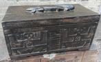 Kist. "African treasure chest". Woodcarving. 58/30/28 cm., Minder dan 50 cm, Minder dan 50 cm, Zo goed als nieuw, Overige houtsoorten